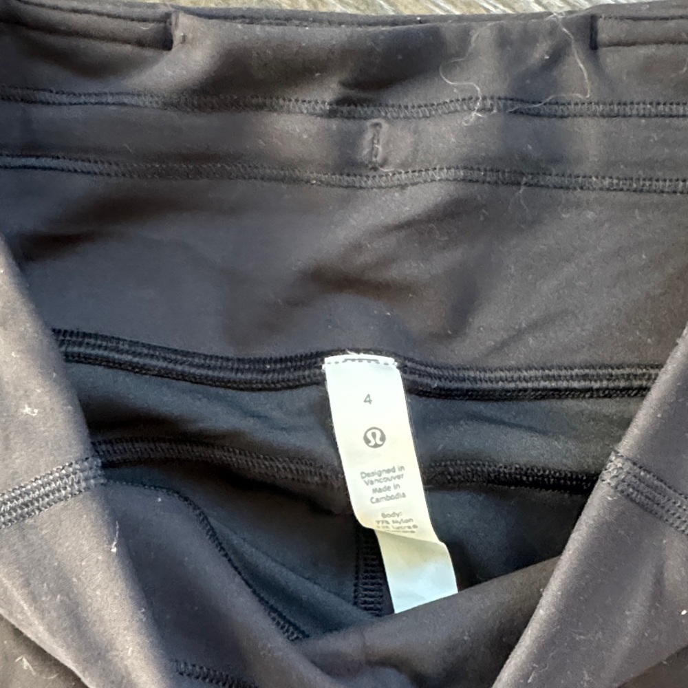 Lululemon Black High-Waisted Leggings with pockets size 4 thick material - Picture 3 of 5